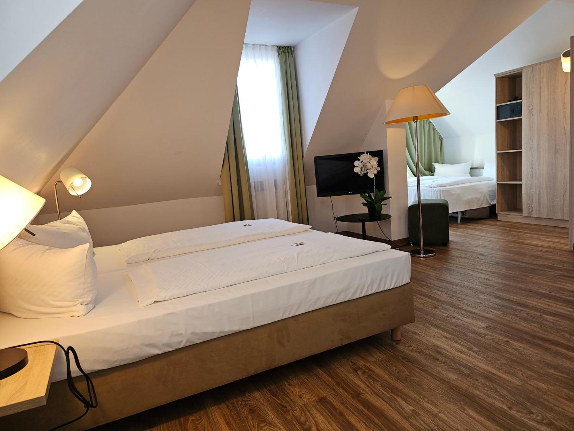Hotel Alpha Nuremberg Bagian luar foto