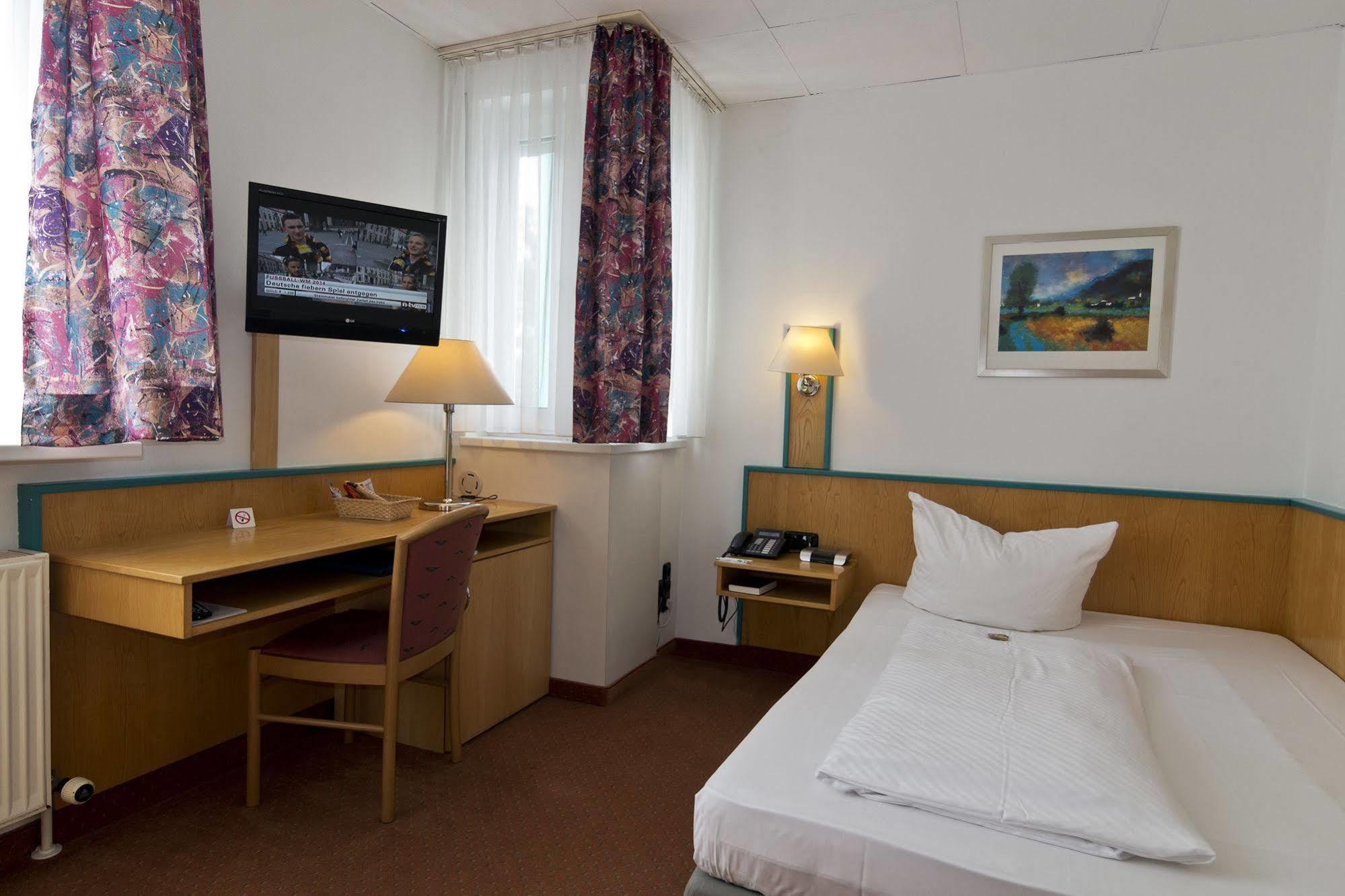 Hotel Alpha Nuremberg Bagian luar foto
