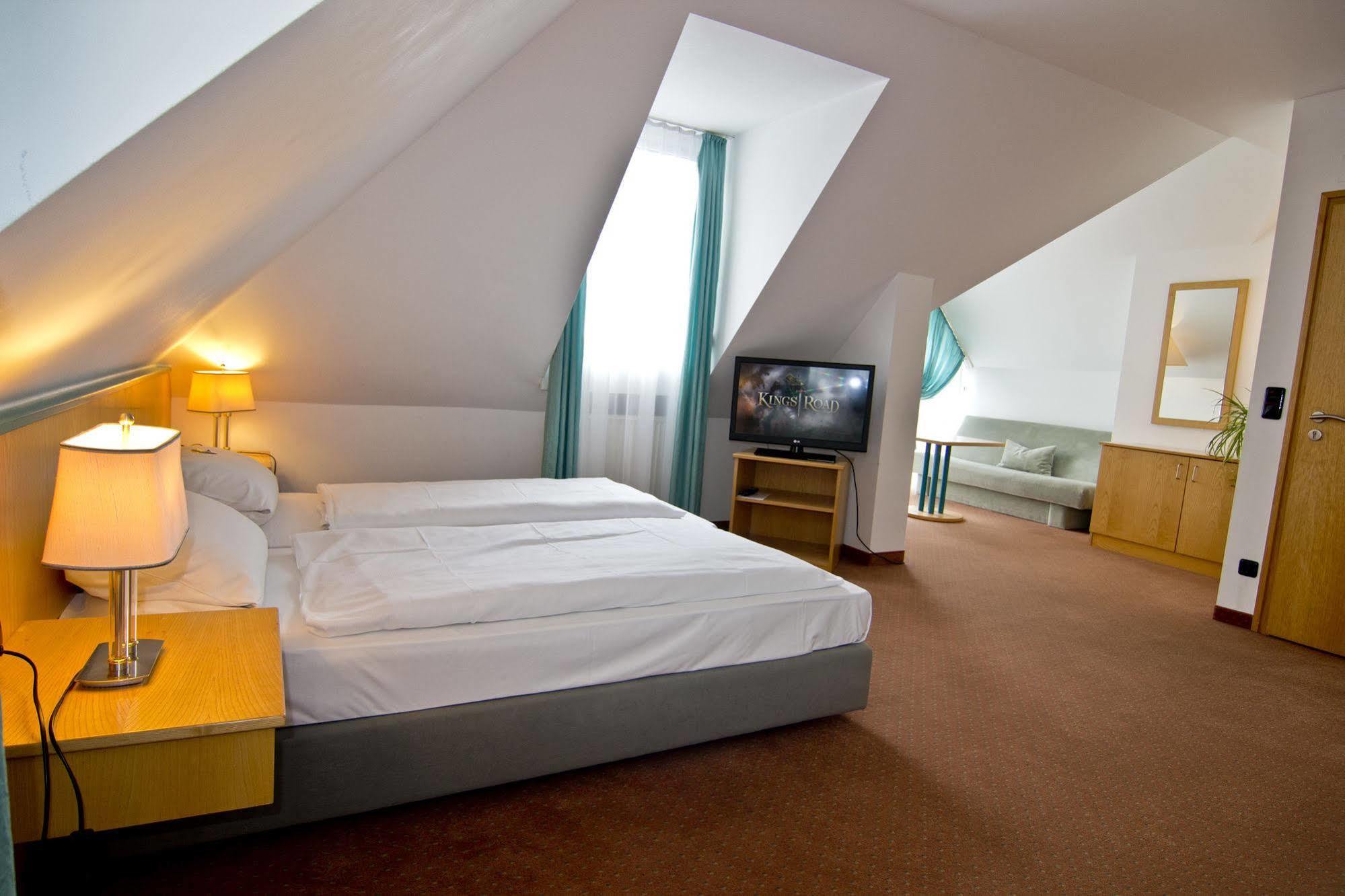 Hotel Alpha Nuremberg Bagian luar foto